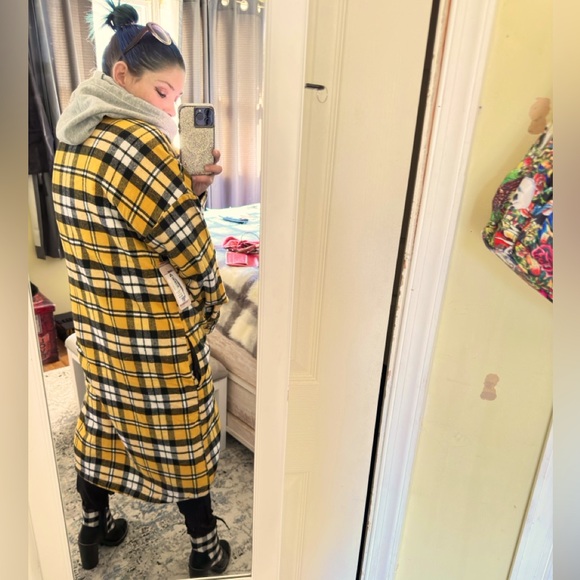 Meet your Posher, Lauren LaLa B. - Picture 5 of 17